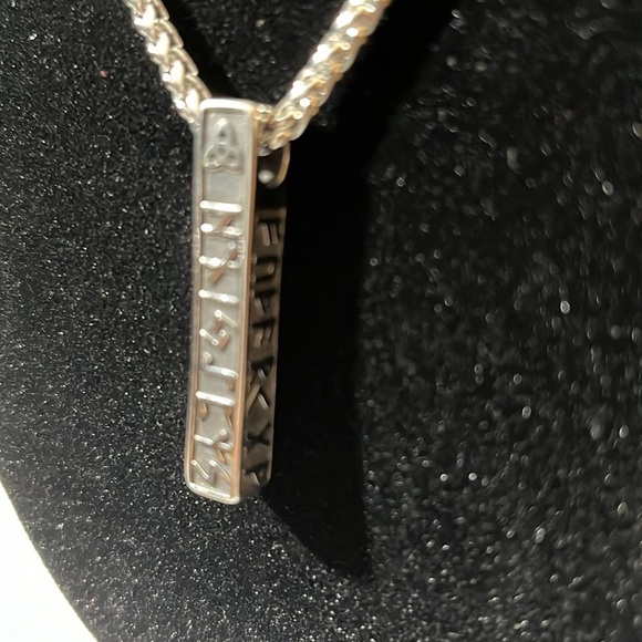 STAINLESS STEEL VIKING/CELTIC PENDANT AND CHAIN. - Picture 4 of 5